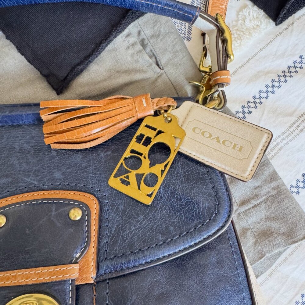 Coach Legacy Satchel Navy Cream Leather Bag Vintage Brass Turnlock Crossbody - Picture 4 of 14